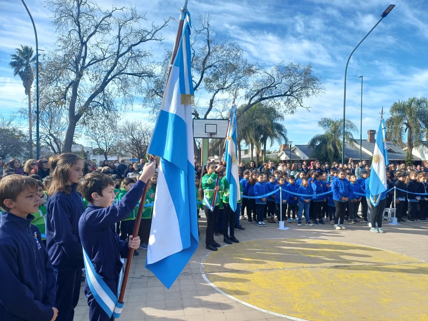 Alumnos juraron lealtad a la bandera en Morteros